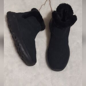 Women's Black Fur-Lined Boots